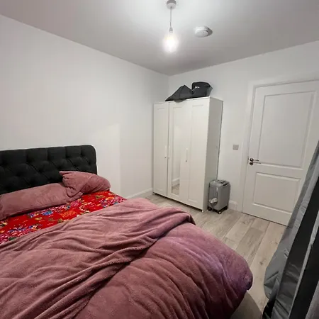 홈스테이 Tullow Road *